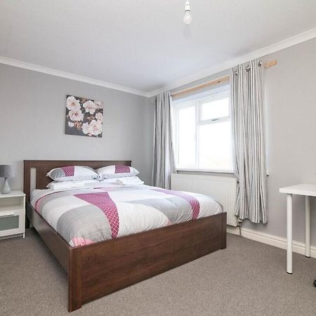 Spacious Two Bed House With Parking And Garden Dudley Exterior photo